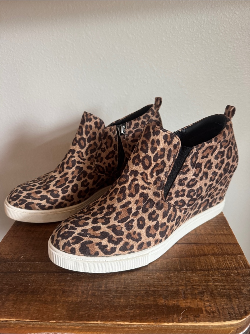 Susina Leopard Print Wedge Ankle sneakers- size 9